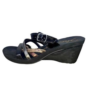 Skechers Multi Pattern Wedge Sandals Memory Foam Womans sandals SZ 9
